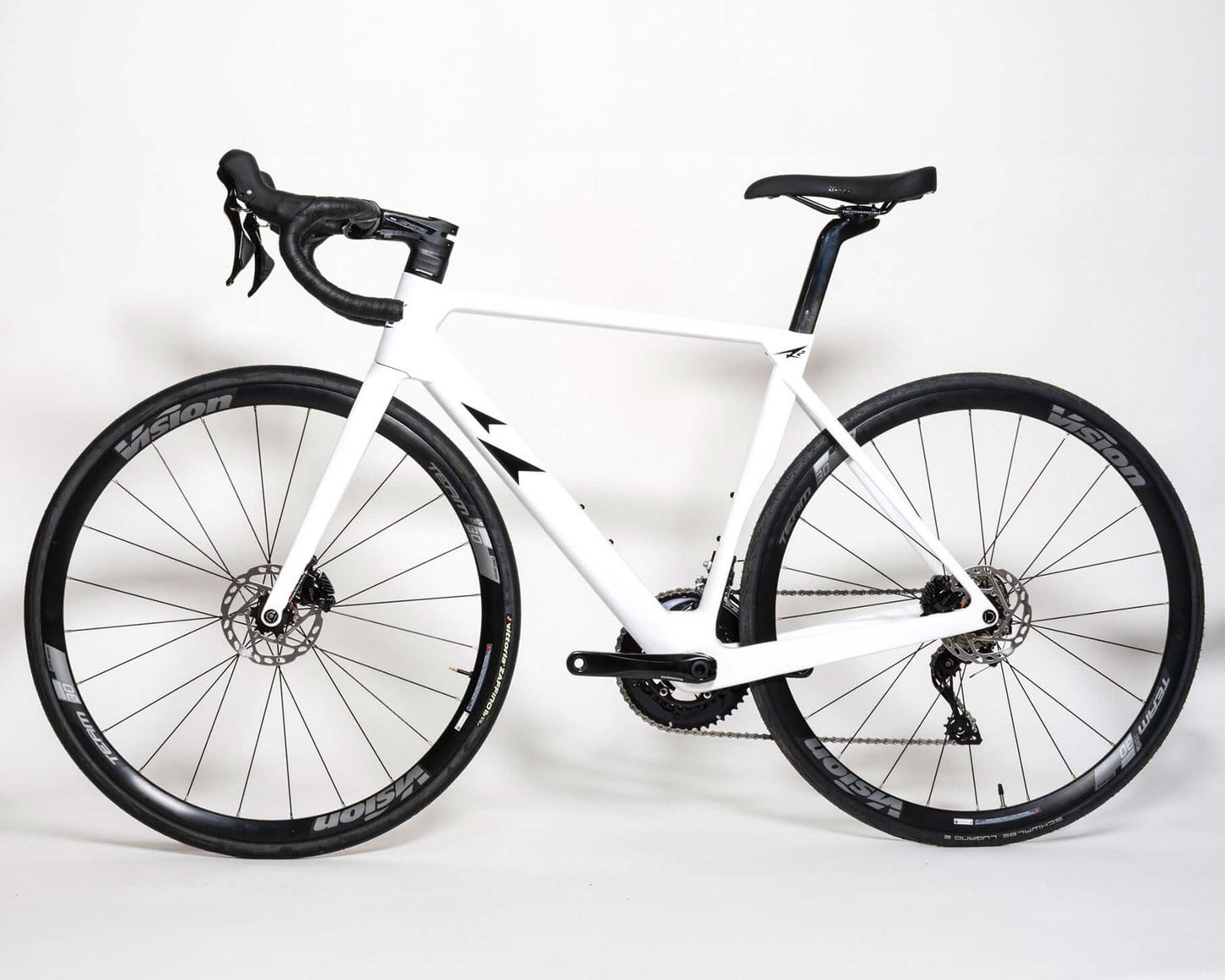 A2 Bikes Rogue - Shimano 105 triathlon bike sideview