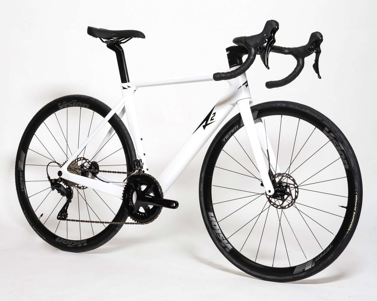 A2 Bikes Rogue - Shimano 105 triathlon bike front