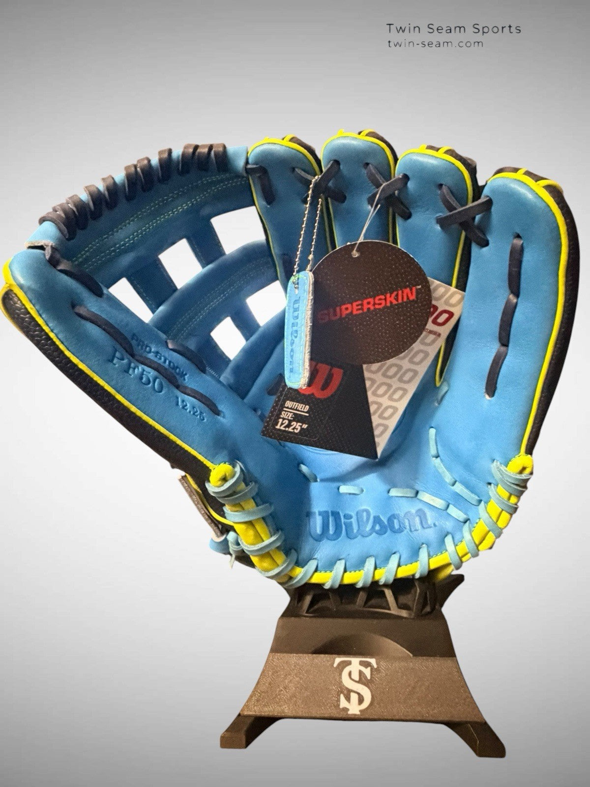 Wilson 2026 A2000 1750SS 12.25 Outfield Baseball Glove - Right Hand Throw