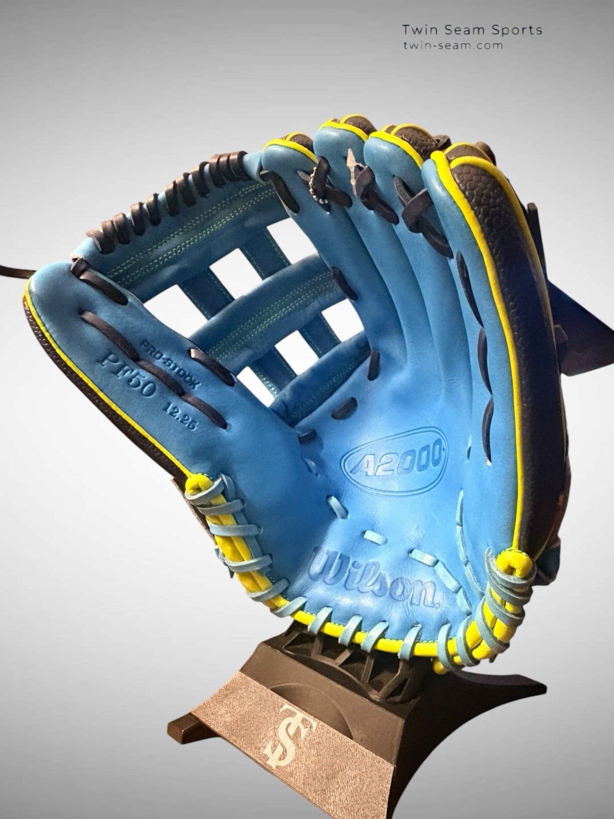 Wilson 2026 A2000 1750SS 12.25 Outfield Baseball Glove - Right Hand Throw